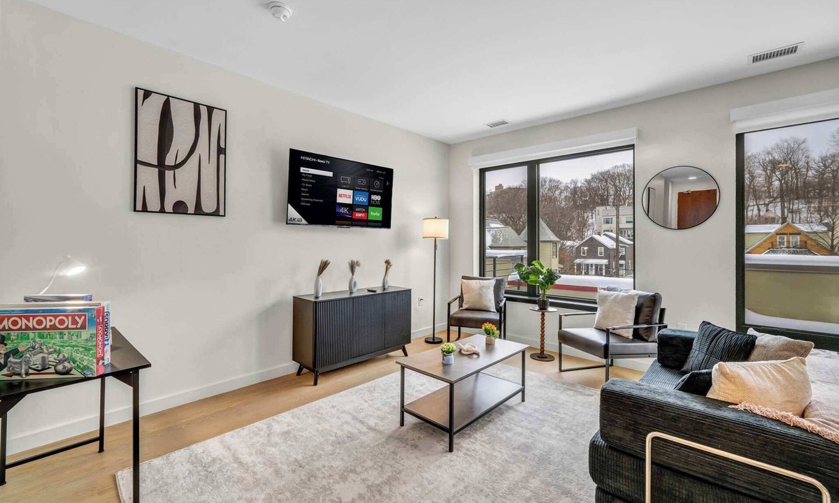 University Circle House | Cleveland Clinic w KingBed,Balcony,Gym,Parking,WD