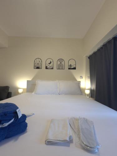 Jumeirah Lake Towers Apartment | Click Stay - JLT - Entire Studio & Balcony Lakes view Apartment -HW