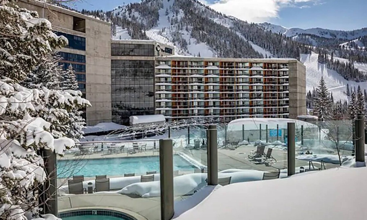 Salt Lake Mountain Resorts Resort | Cliff Club Ski In/Out Plus full Resort Access