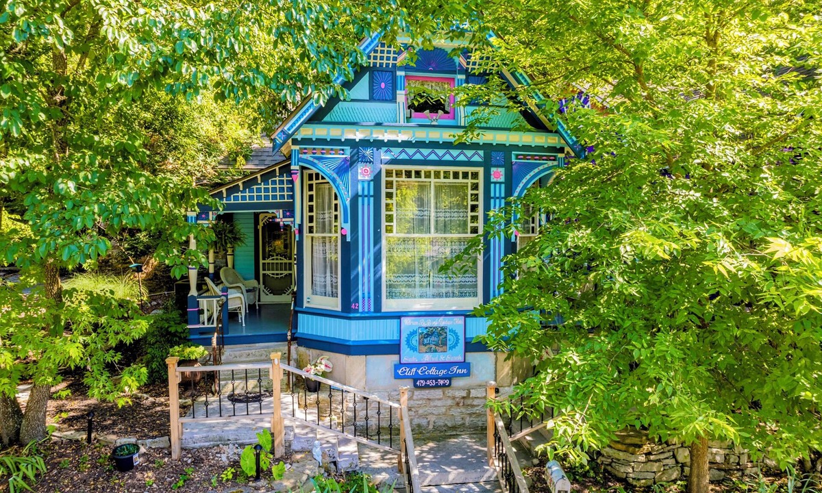 Eureka Springs Historic District Bed & Breakfast | Cliff Cottage Inn - Victorian B&B and Boutique Hotel