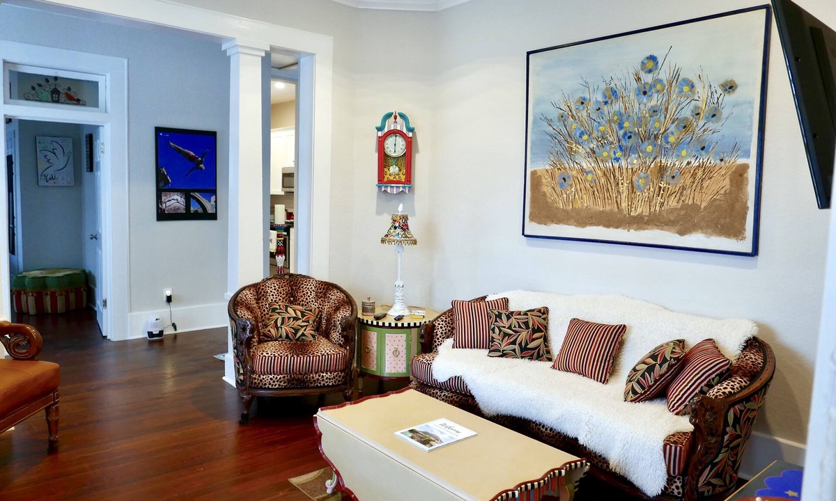 Downtown San Antonio House | Cliff Diver House: Downtown, Riverwalk, Pearl