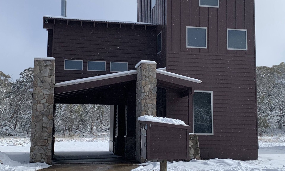 Dinner Plain Ski Chalet | Cliff Hanger-Dinner Plain