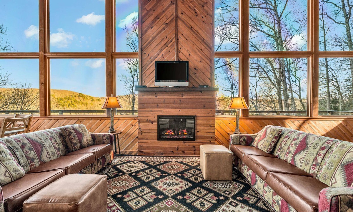 Dora House | Cliff House: A Spacious Riverfront Escape for Gathering Together