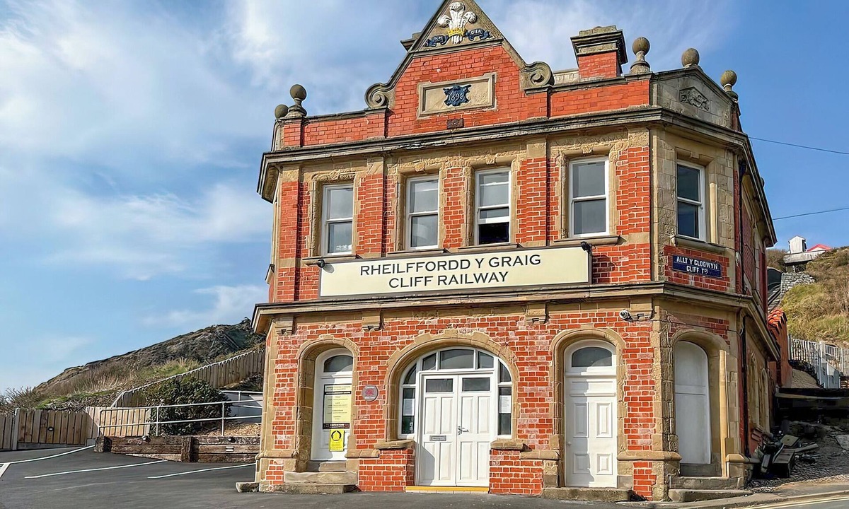 Aberystwyth Cottage | Cliff Railway Apartment