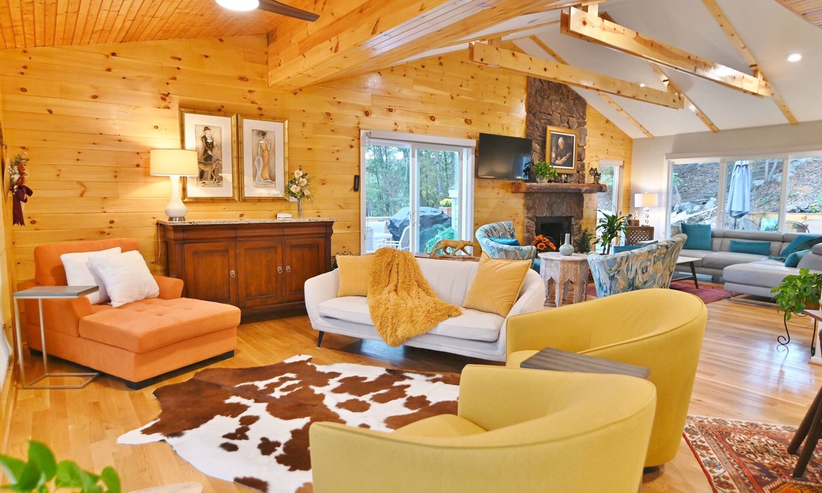Basye House | Cliff’s End Ski & Golf Views Fire Pit Game Room