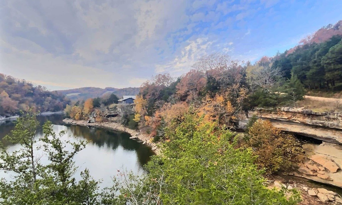 Eureka Springs Cabin | Cliff Top, Hot Tub, Fire Pit, Mountain Lake Views