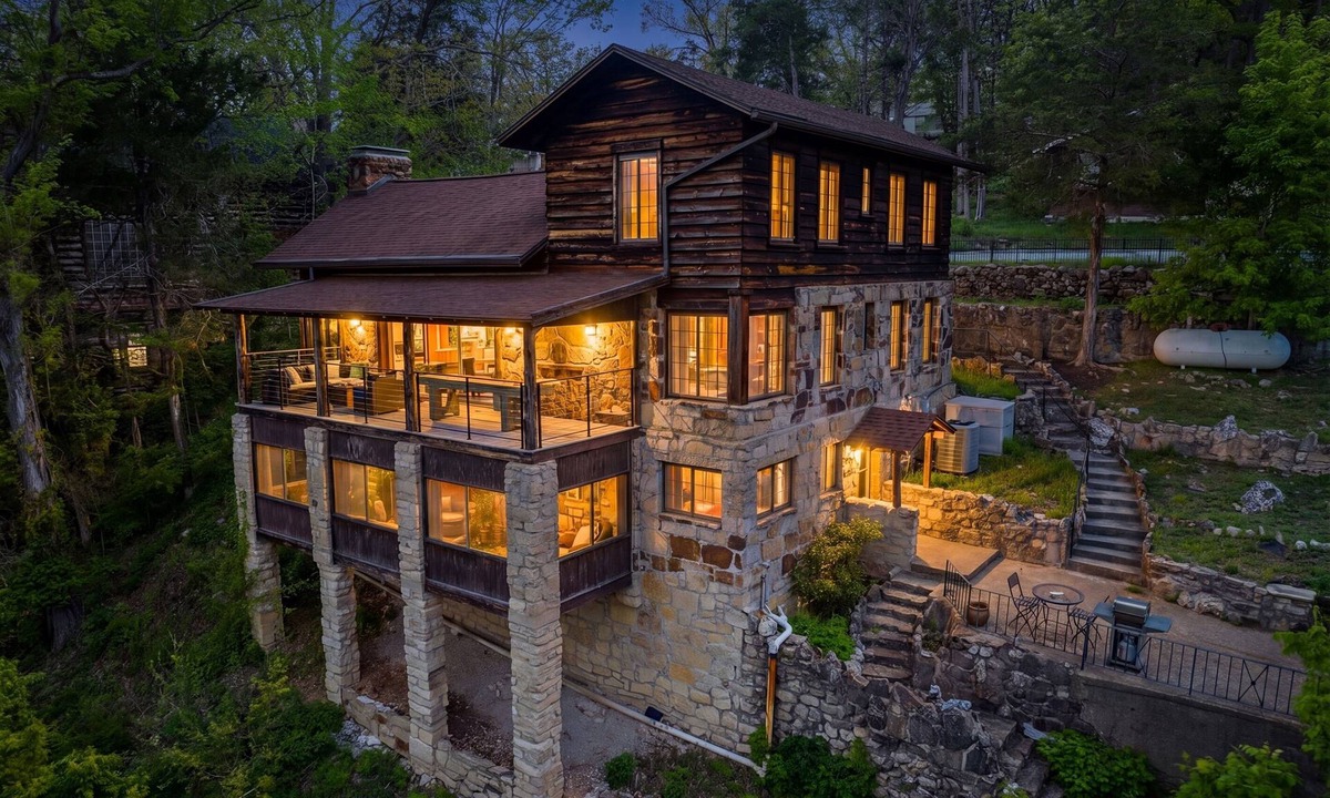Forsyth Ski Chalet | Cliffside Chateau w/Epic Lake Views