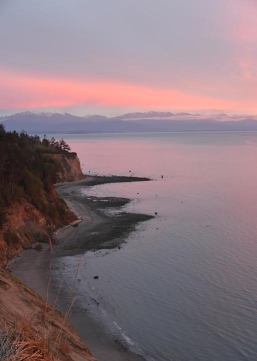 Oak Harbor House | Cliffside Cottage