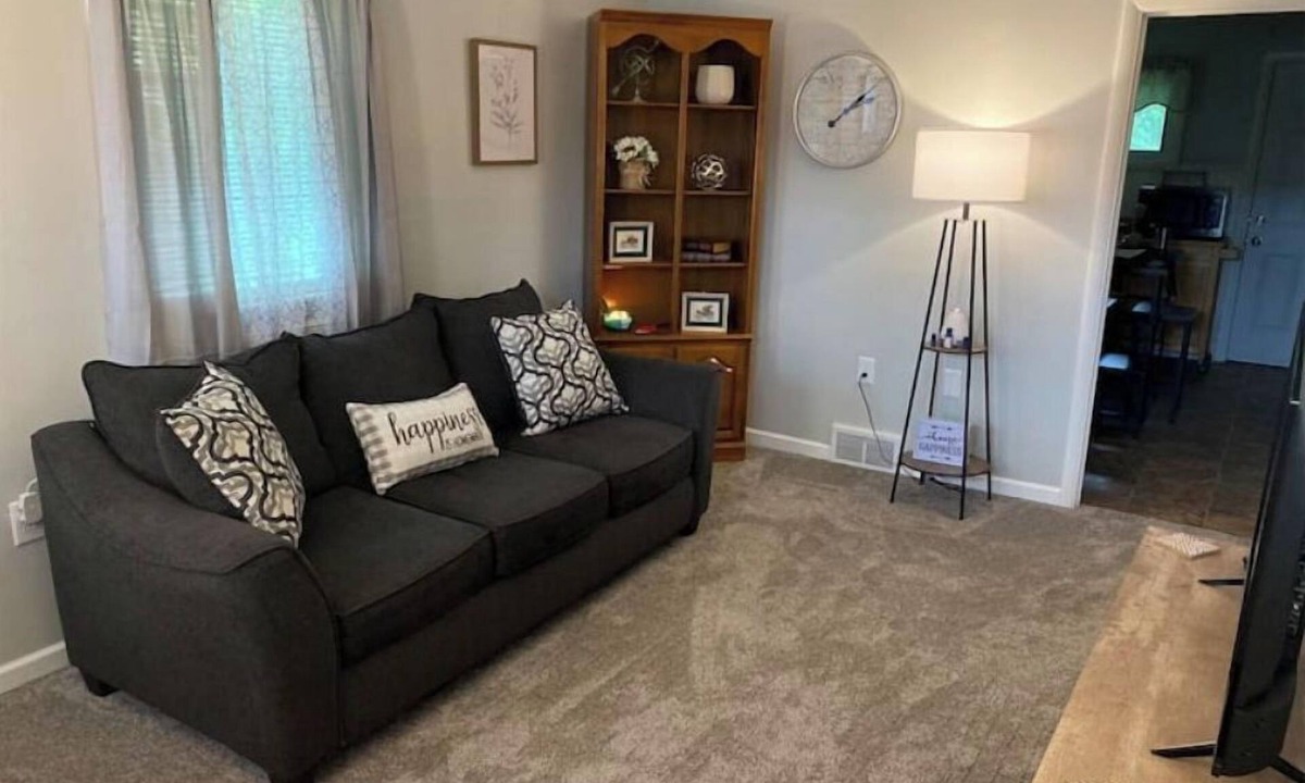 Oneida Castle House | Cliffside Getaway: Turning Stone, Vernon Downs,etc