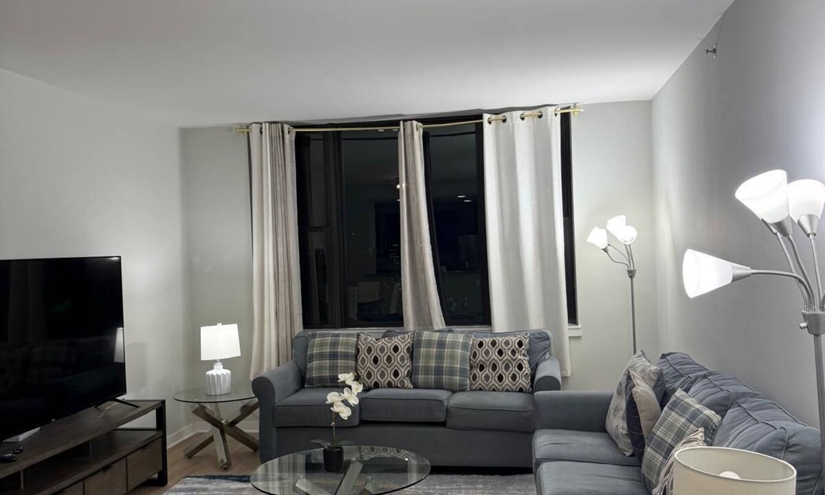 Cliffside Park Apartment | Cliffside Park 2-Bedroom Apartment, Only A Short Distance From NYC