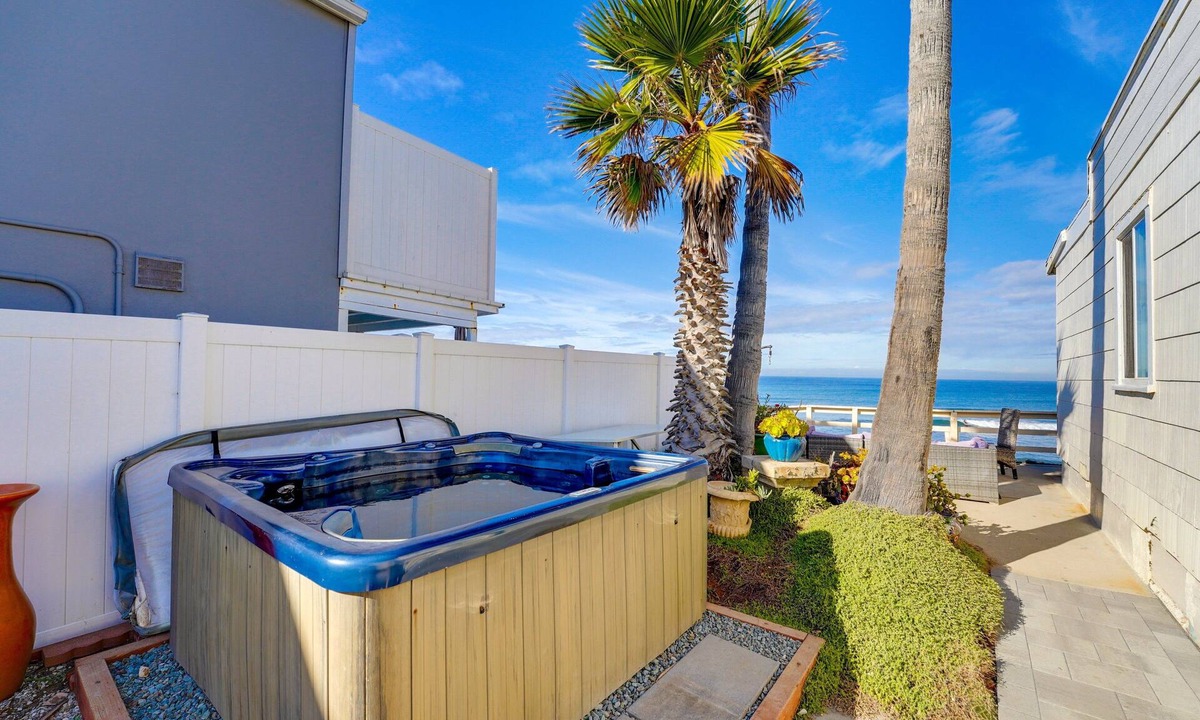 Ocean Beach Villa | Cliffside Perfection | Massive Outdoor Space, Jacuzzi, Pet Friendly, Parking & Ocean Views