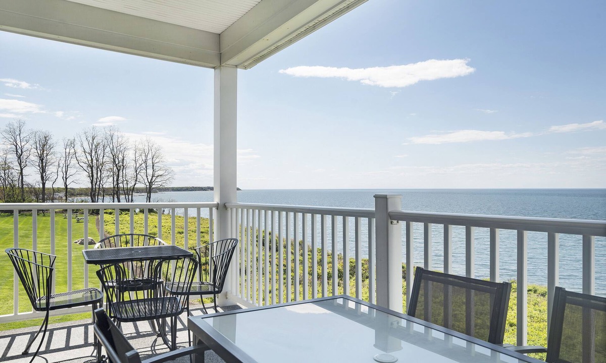 Greenport West Apartment | Cliffside Resort Condominiums