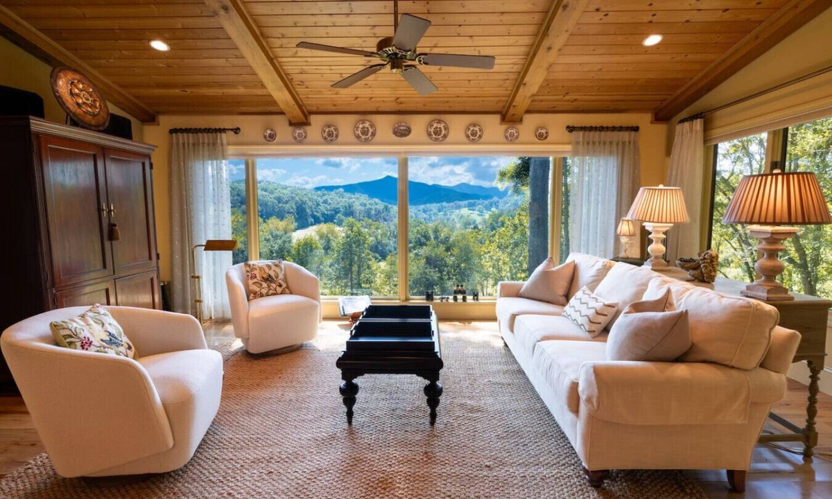 Young Harris House | Cliffside Retreat - Scenic Overlook/Creek/Firepit