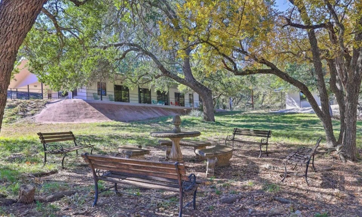 Mason Cottage | Cliffside - Rock Hounders' Paradise