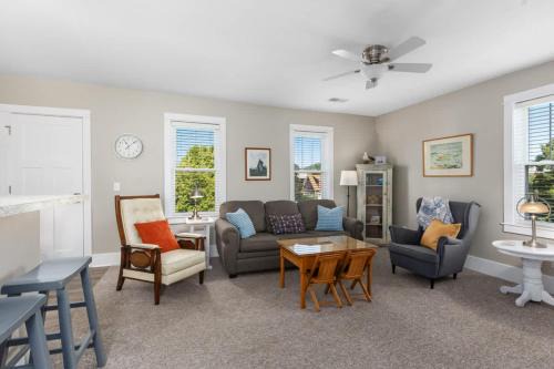 Grand Haven Apartment | Clinton Ave Retreat