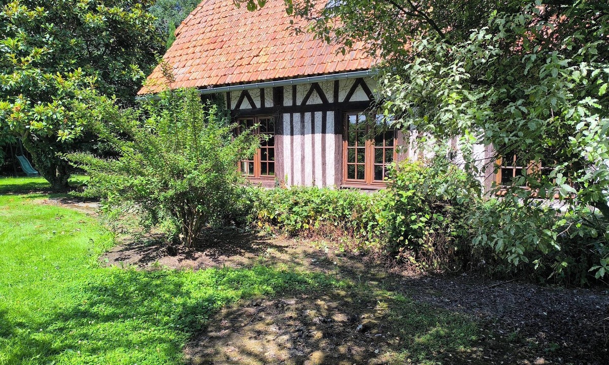 Lammerville Cottage | Clos Cristina. 2-bedroom self-catering cottage, with a studio on the second floor.