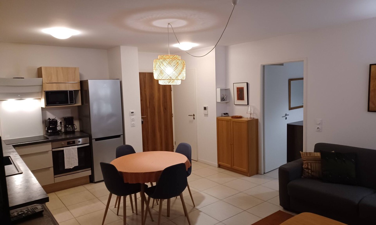 Castelnau-le-Lez Apartment | Clos des Chênes - Very quiet apt. near Montpellier - Tramway 1 minute away
