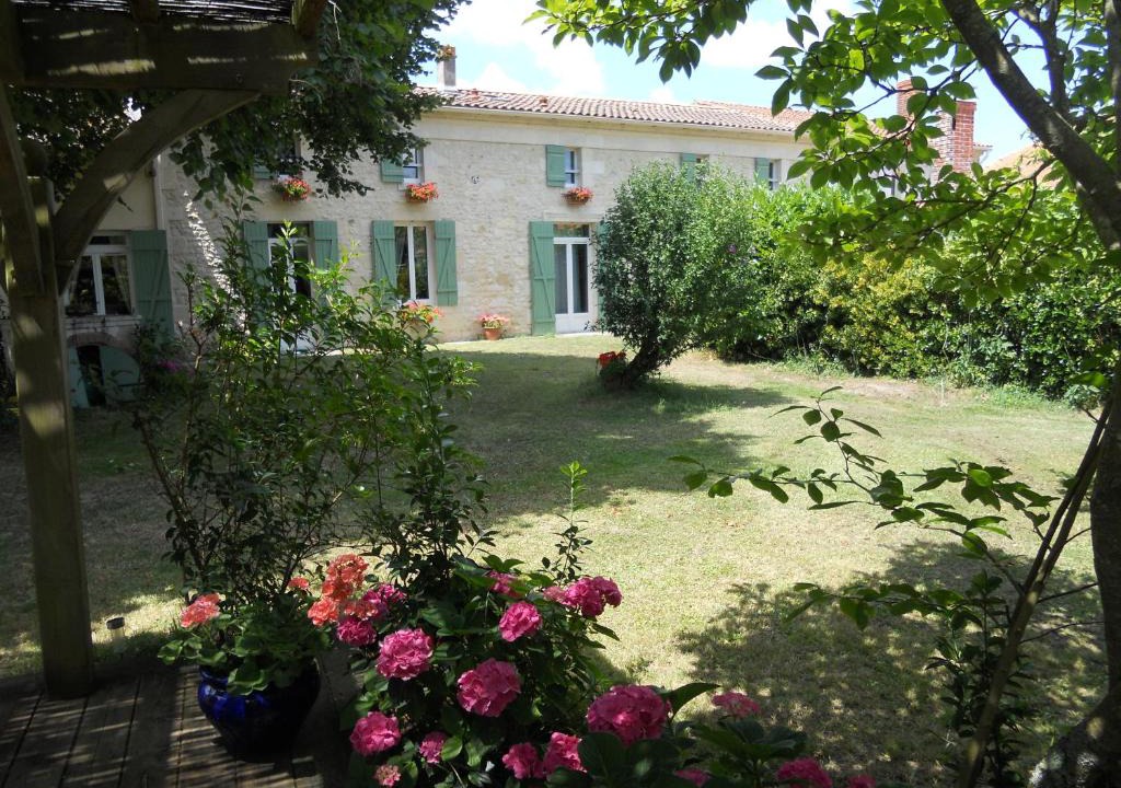 Jau-Dignac-et-Loirac Bed & Breakfast | clos des hirondelles