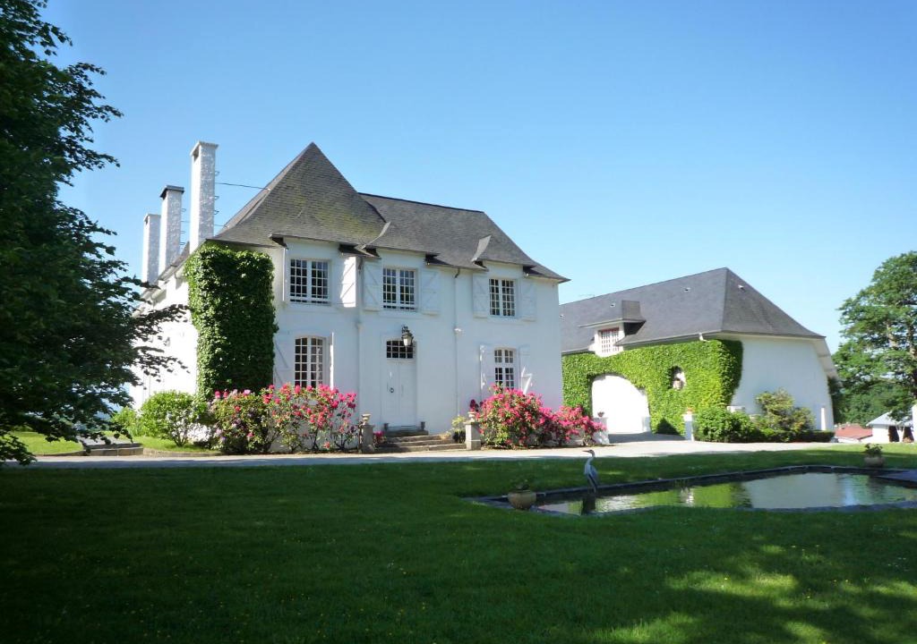 Jurancon Bed & Breakfast | Clos Mirabel Manor - B&B