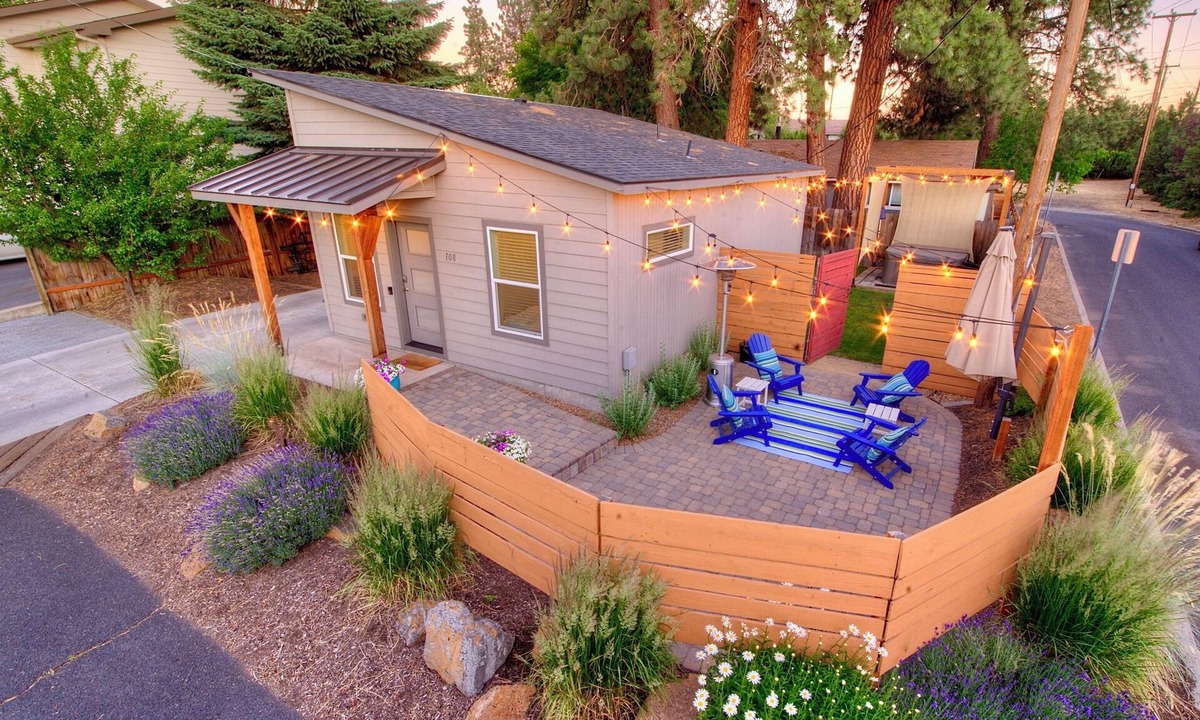 Larkspur House | Close, Cute, and Clean! - Hot Tub/Firepit/Bikes/Floats
