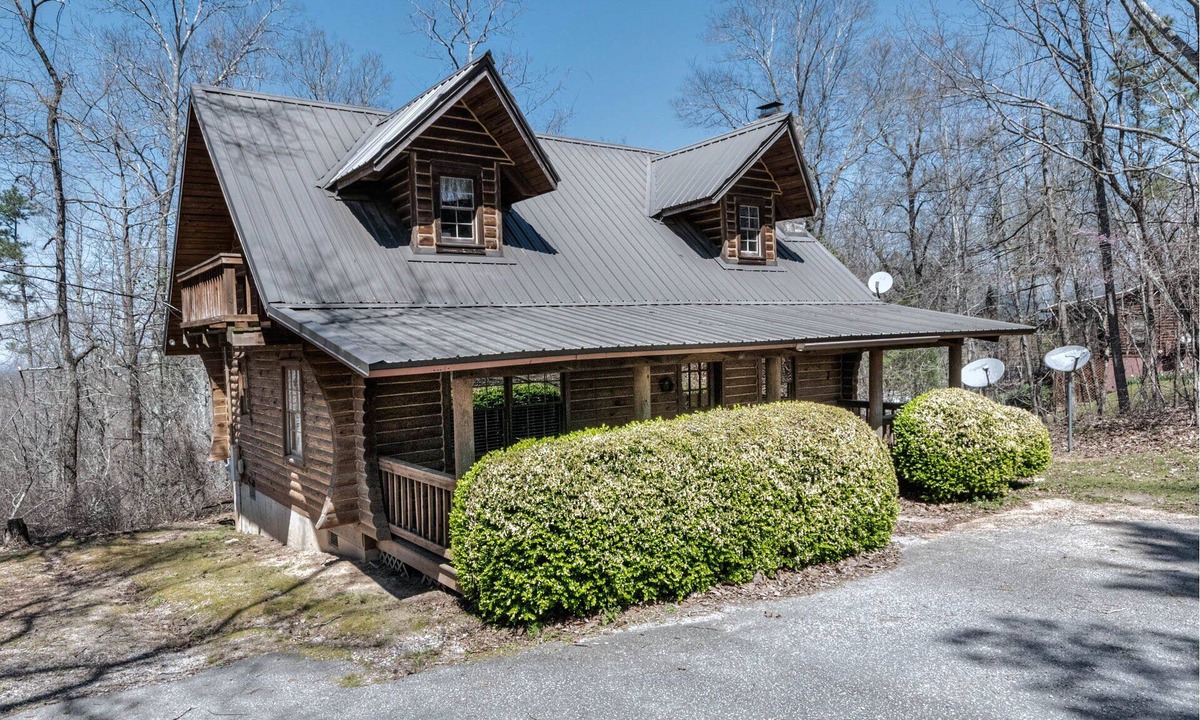 Pine Mountain Cabin | Close to all area amenities