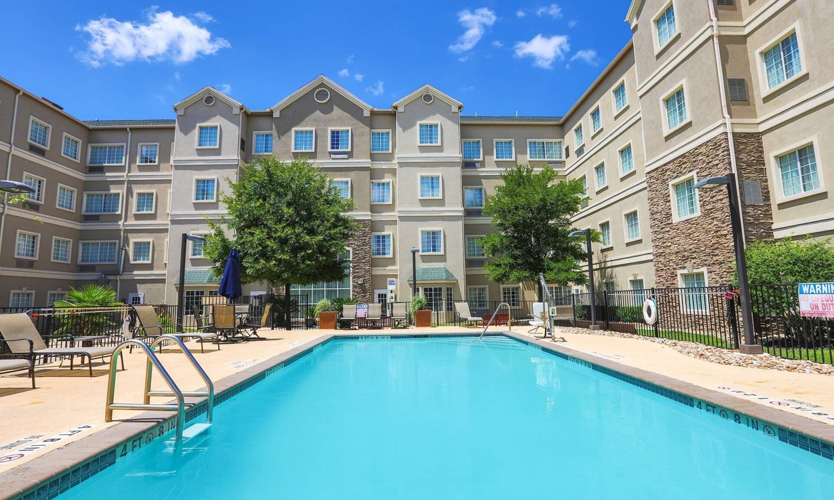 Montopolis Apartment | Close to Austin Airport | Free Breakfast + Outdoor Pool + Free Wi-Fi