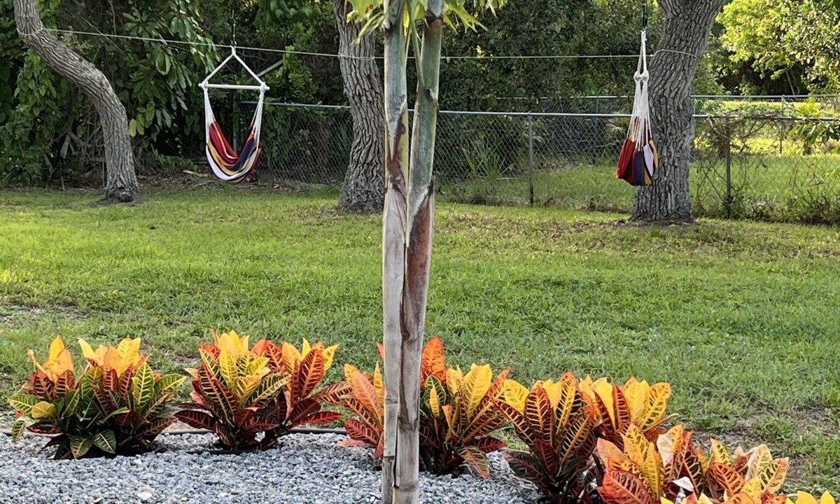 Laurel House | Close to beach ! 3 Bdrm , 2 Bath - Duplex