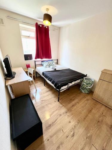 Mile End House | Close to Central London