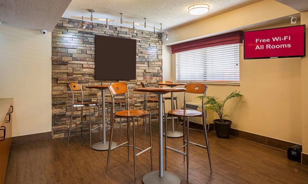 Las Colinas Hotel | Close to DFW: Airport Shuttle & Parking. Near Grapevine Mills Mall | 4 Units