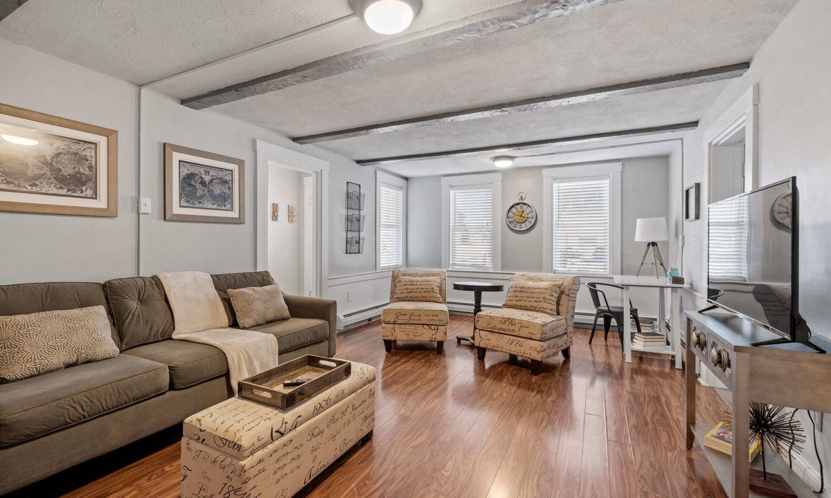 Exeter Apartment | Close to Downtown Exeter-1st Flr 1 Bed+ Office