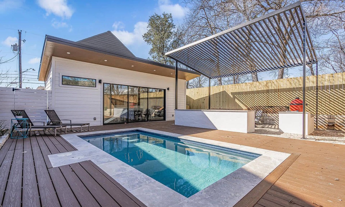Rosewood House | Close to Downtown, Stylish, Pool - Avante-Garde