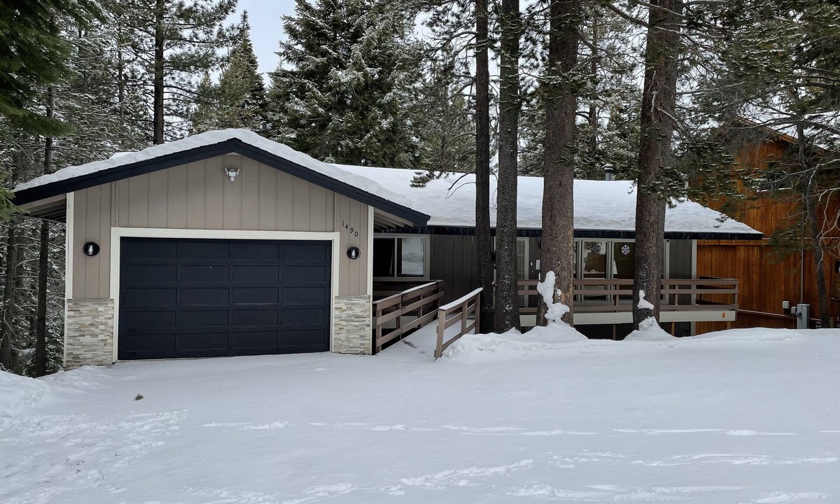Country Club Estates House | Close to Everything in SLT