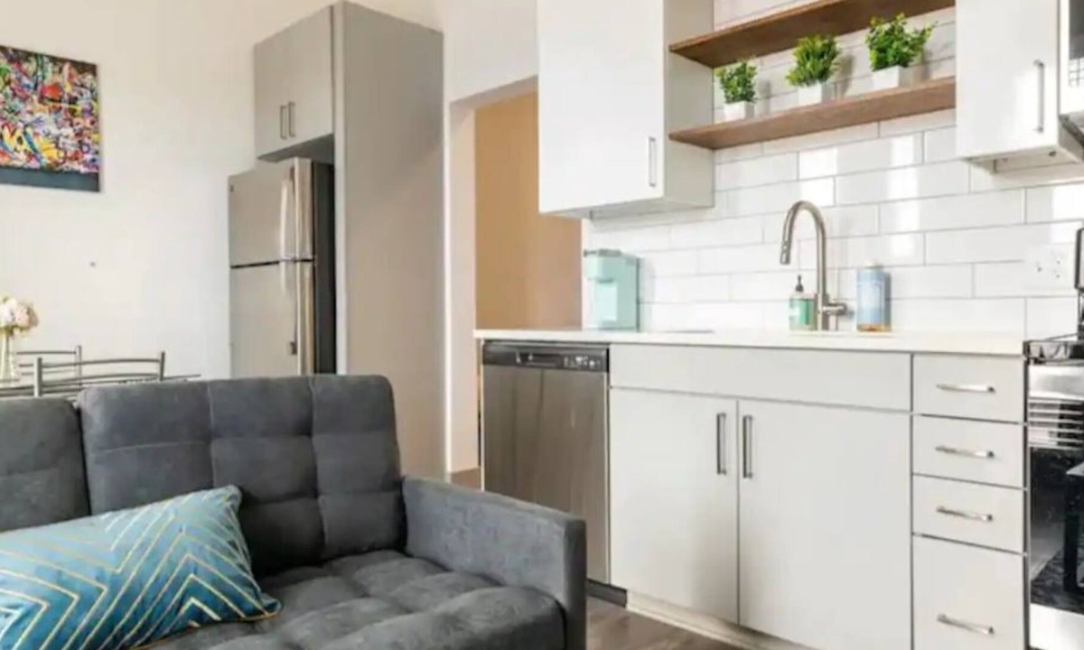 Edgewood Apartment | Close to Everything Luxury Apartment