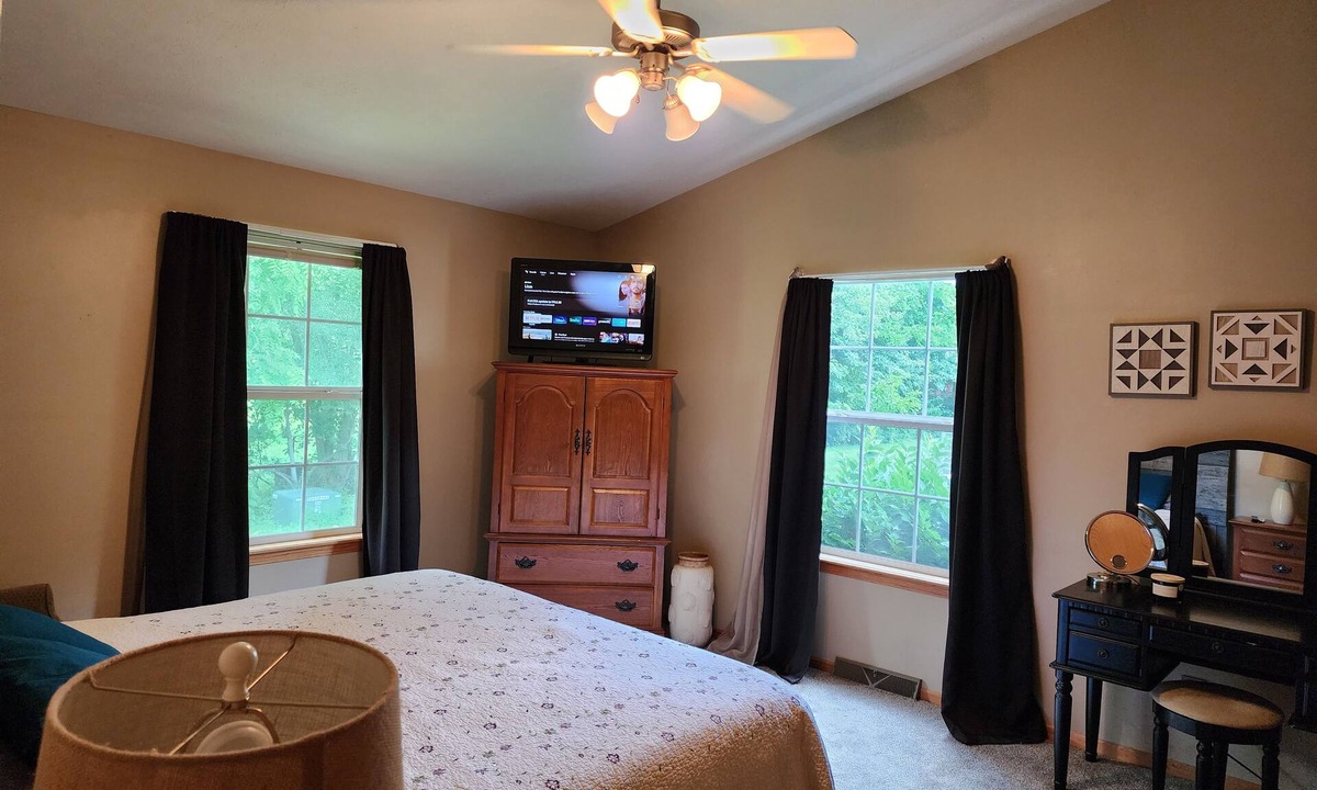 Rockford Condo | Close to everything! nRockford condo off State St & Mulford