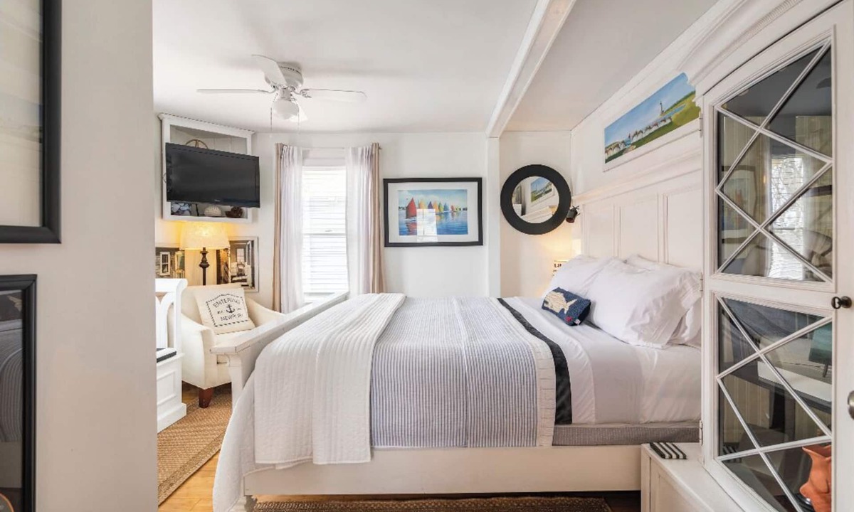 Off Broadway House | CLOSE to everything/Private Bath