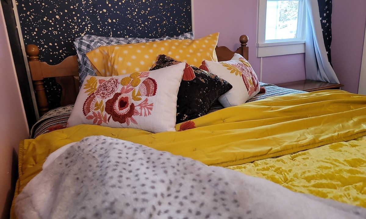 West Eugene Apartment | Close to everything, stylish central downtown!