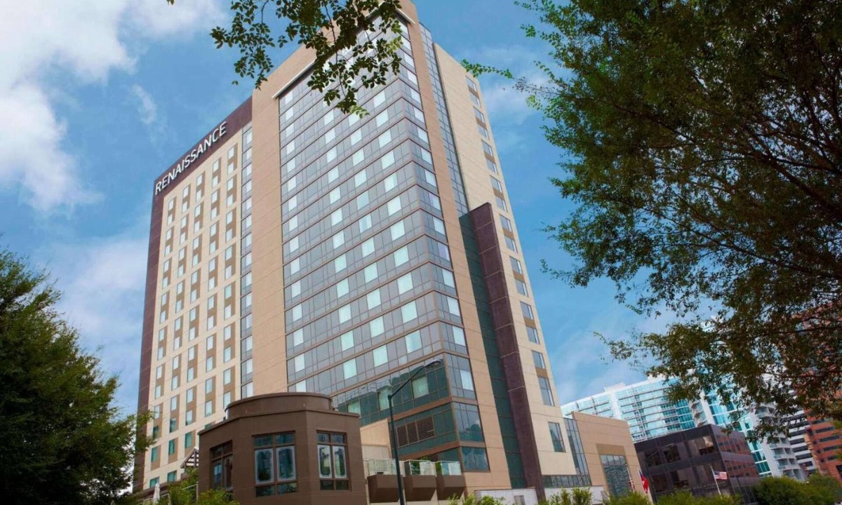 Midtown Hotel | Close to Georgia Tech | Restaurant. Pet-friendly