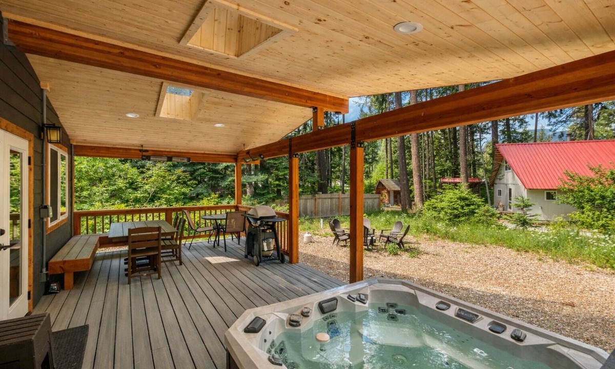 Leavenworth House | Close to Golf/Lake | Hot Tub | Deck | Dogs | BBQ