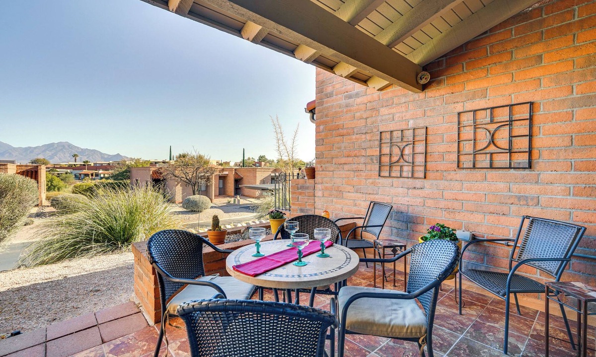 Desert Casitas House | Close to Golf: Mtn-View Townhome in Green Valley