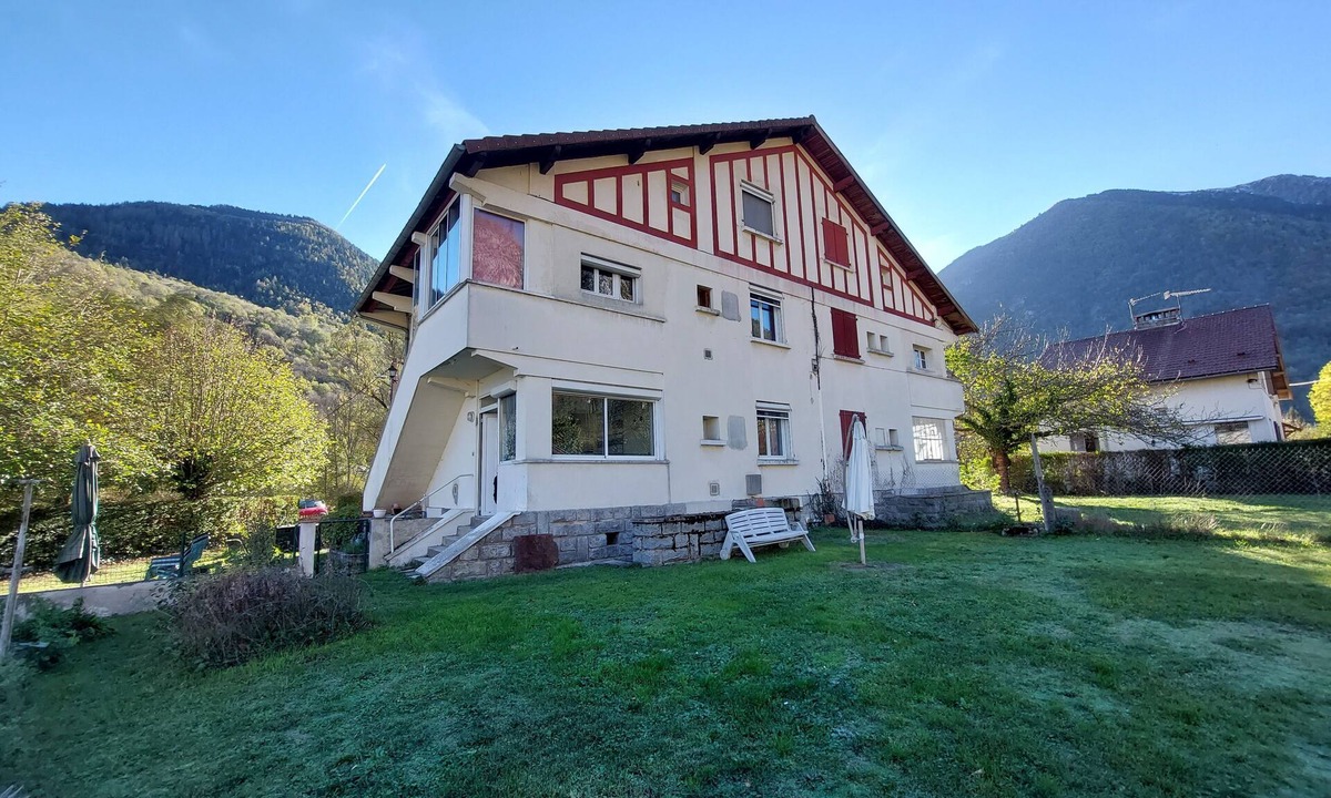 Auzat Apartment | Close to hiking and skiing quiet and beautiful garden