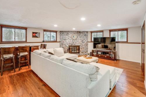 North Olmsted House | Close to Hospitals & Downtown: Cleveland Home