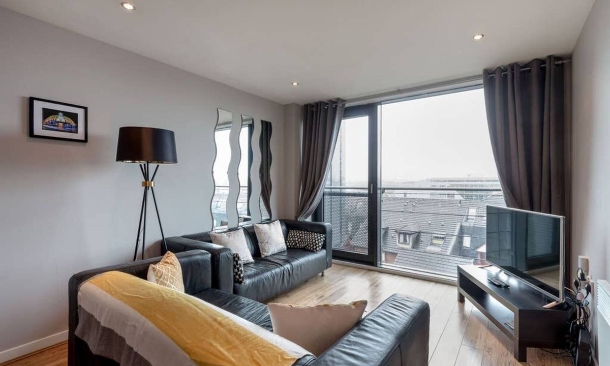 Finnieston Apartment | Close to Hydro/SECC: Modern Riverside Apt with Parking