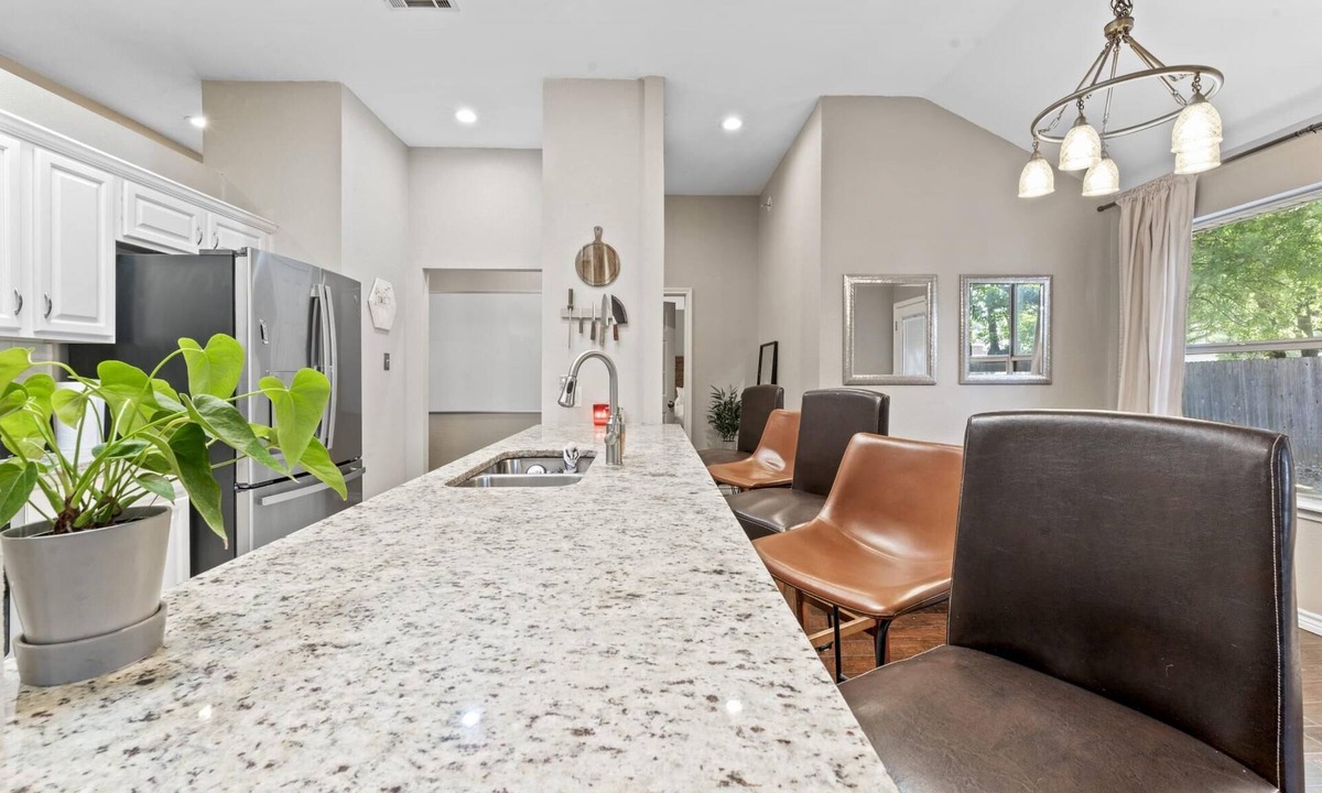 Round Rock House | Close to Kalahari King Beds Fast Wifi 3BR