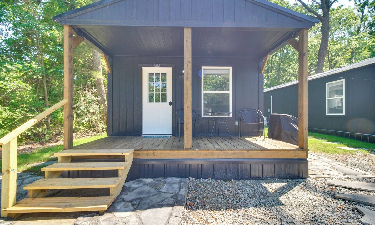 Grove Cottage | Close to Lake: Grove Cabin w/Shared Fire Pit!