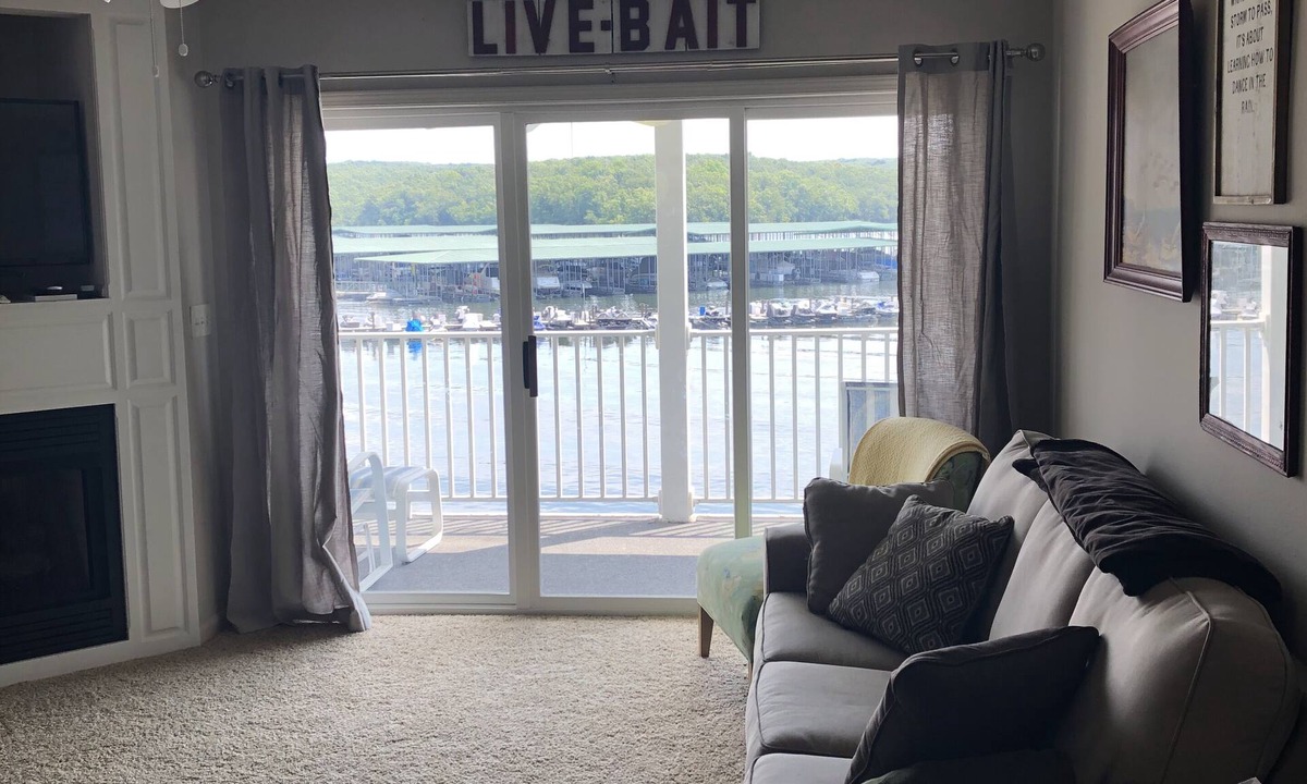 Osage Beach Condo | Close to Lake of the Ozarks Shootout. Free Boat Slip. Centrally located