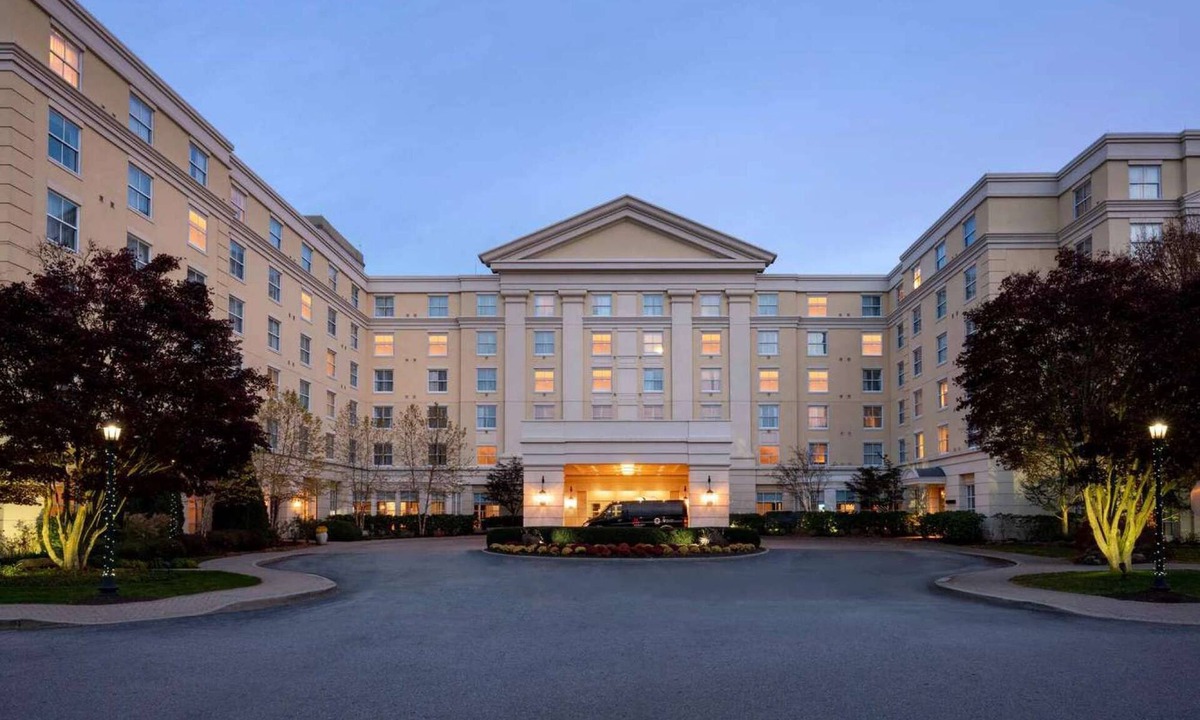 Groton Hotel | Close to Mystic Aquarium + Dining, Pool & Spa