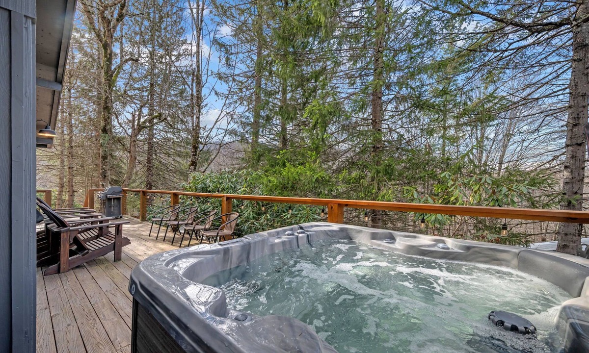 Charter Hills Cabin | Close to Slopes | Hot Tub | Modern | Deers Visit