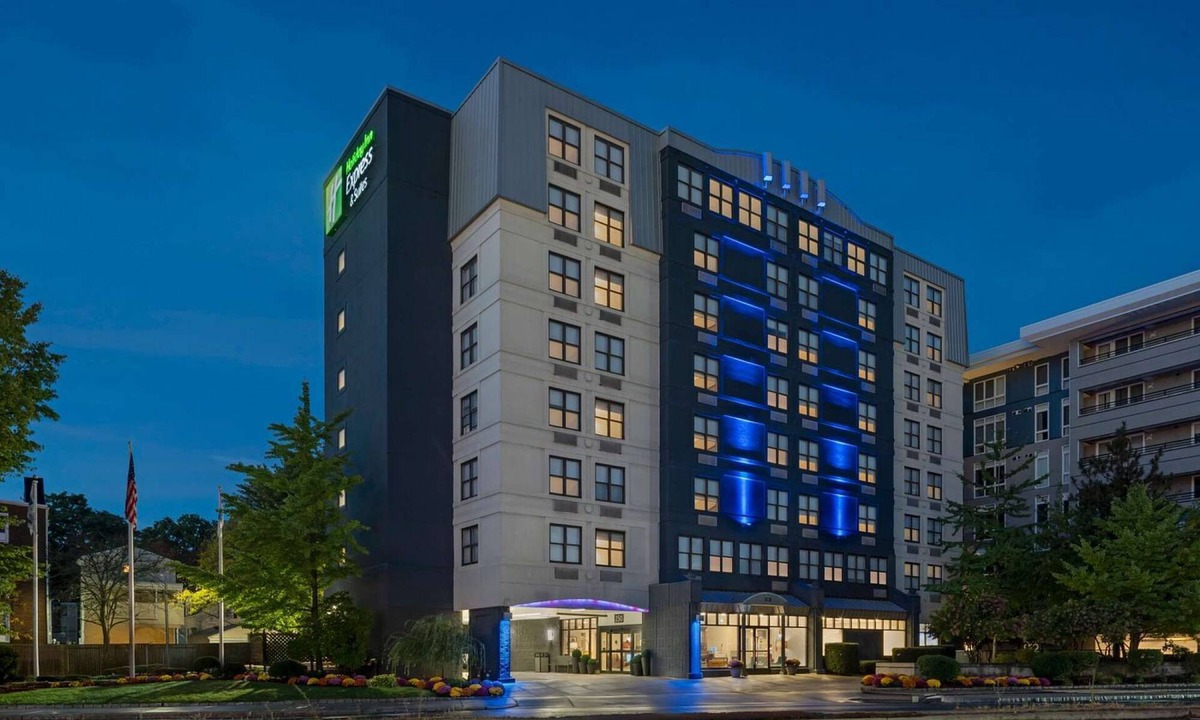 East Cambridge Hotel | Close to TD Garden | Free Breakfast & Wi-Fi