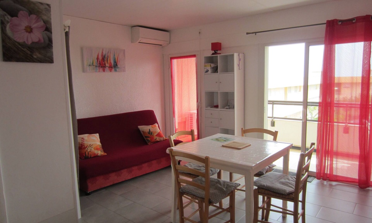 Port-la-Nouvelle Apartment | CLOSE TO THE BEACH for 2 or couple with young children