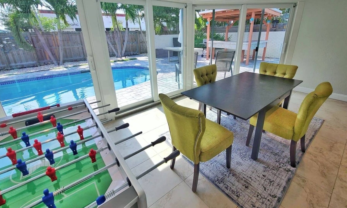Coral Heights House | Close to the Beach! Heated pool, tiki bar, & BBQ